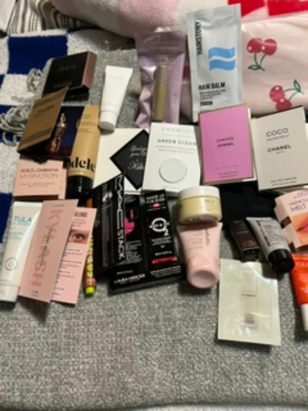 NWT 40 Item Luxury Beauty Sample & Deluxe Fragrance, Makeup, Hair, Beauty Bundle